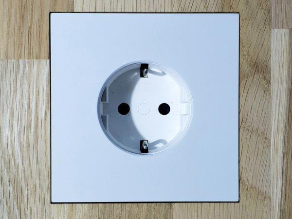 Wall-Smart 003-1-396 WS SB for Basalte Socket 1 Gang/Satin White