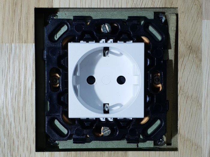 Wall-Smart 003-1-396 WS SB for Basalte Socket 1 Gang/Satin White - Image 2