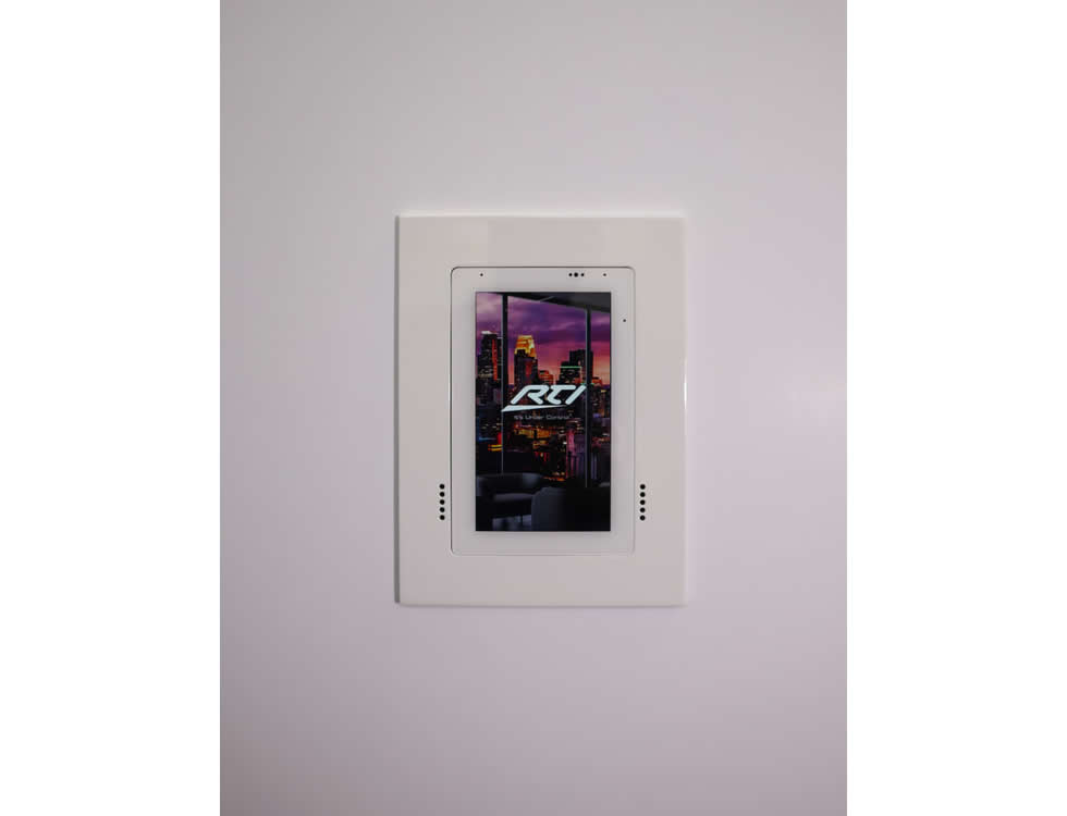 Wall-Smart 027-1RA13-WH Nearly Flush 5in Touch Panel Retrofit Bezel / White / 4mm