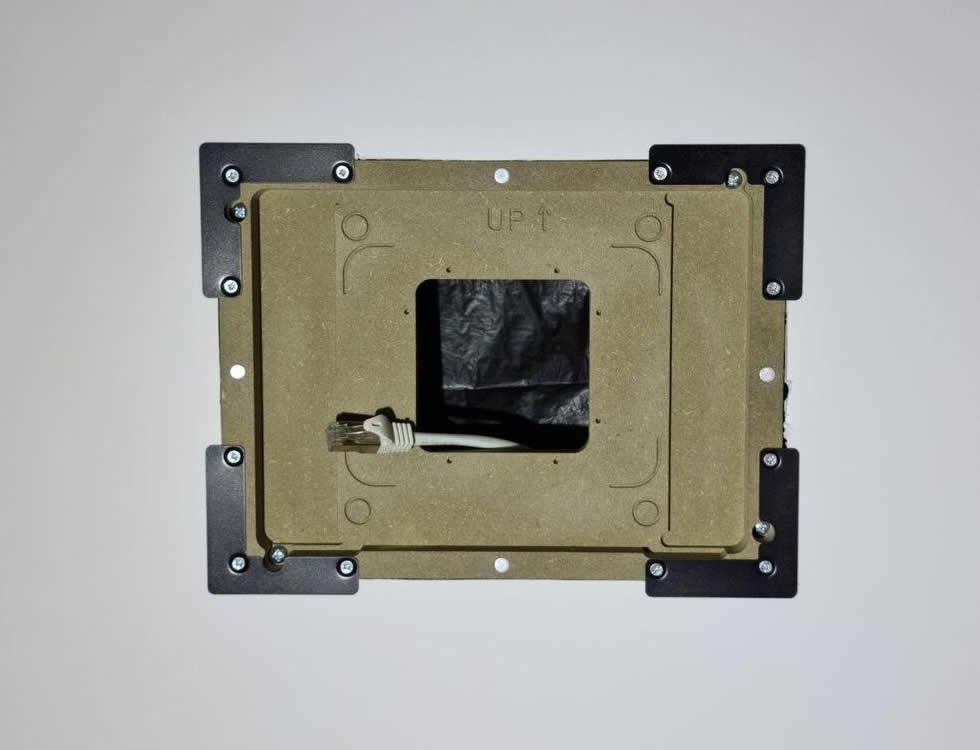 Wall-Smart 032-1-773-WO In-Wall Flush Retrofit Touchscreen Adapter / Magnetic Bezel / Unpainted - Image 3